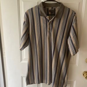 VanHeusen men’s Size XL short sleeve 65%poly/35% cotton polo shirt with collar